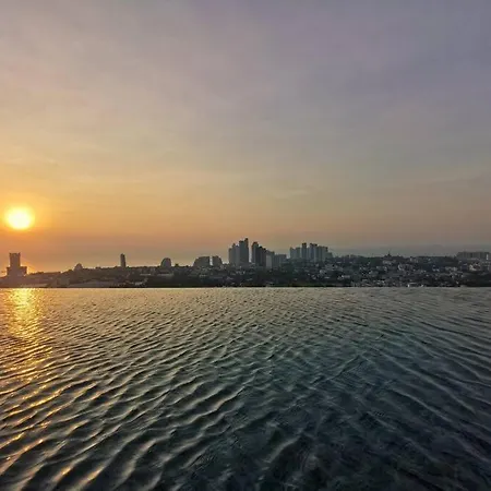 Infinity Pool At Pattaya Posh Apartment Exterior photo