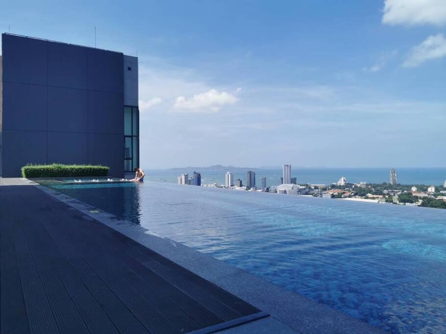 อพาร์ทเม้น Infinity Pool At Posh Pattaya